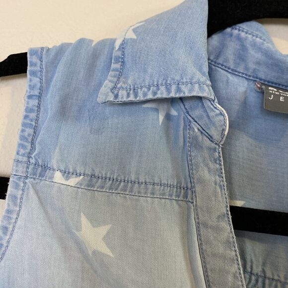 Soho Sleeveless Button Down Too with Stars Size Small - Picture 6 of 8